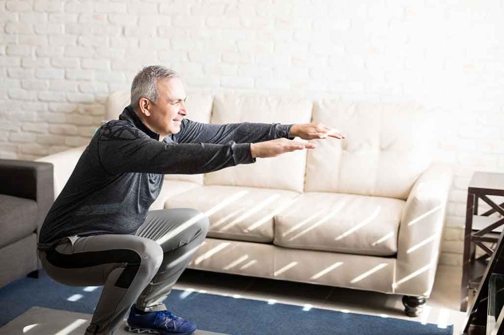 hombre adulto haciendo ejercicios