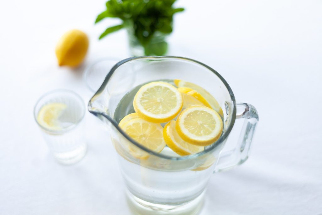 agua con limón