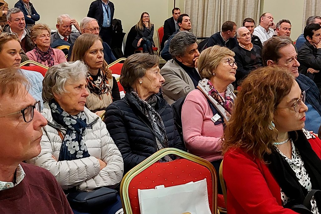 Socios de Beneficencia Osorno en Asamblea Anual