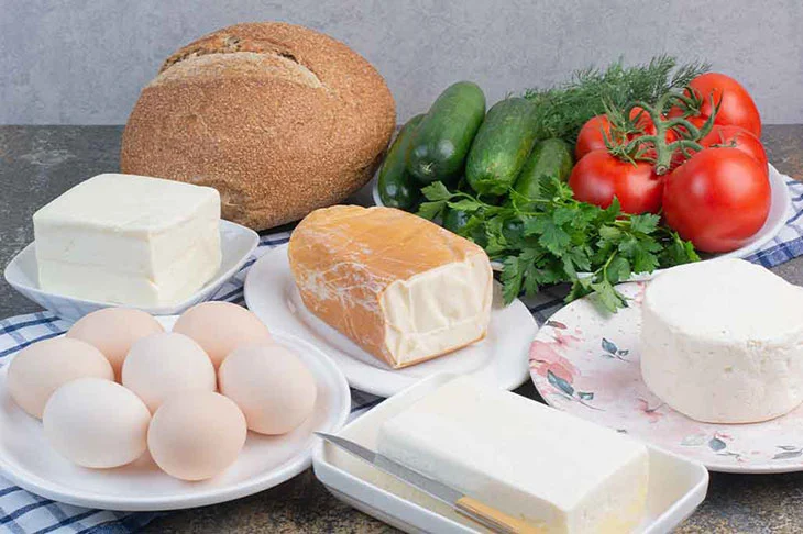 pan, huevos, quesos
