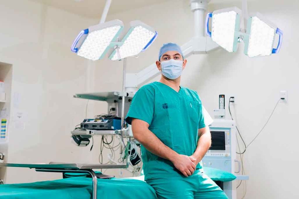 Doctor Ricardo Iturbe en pabellón